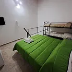 Four Apartman *